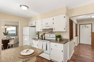 1135 Wisteria Ln, Waukesha, WI 53189 - Photo 9