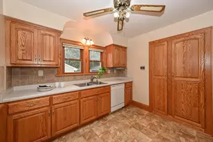 2047 S 86th St, West Allis, WI 53227 - Photo 23