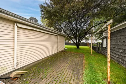 2047 S 86th St, West Allis, WI 53227 - Photo 37