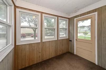 2047 S 86th St, West Allis, WI 53227 - Photo 5