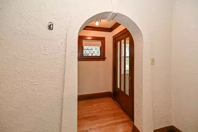 2047 S 86th St, West Allis, WI 53227 - Photo 9