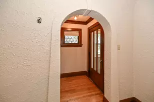 2047 S 86th St, West Allis, WI 53227 - Photo 9