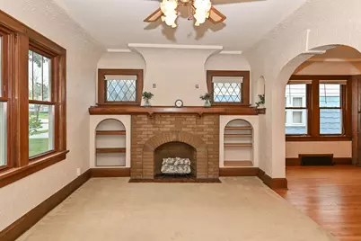 2047 S 86th St, West Allis, WI 53227 - Photo 11