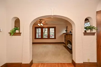 2047 S 86th St, West Allis, WI 53227 - Photo 17