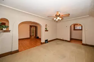 2047 S 86th St, West Allis, WI 53227 - Photo 15