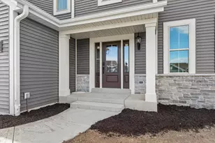 N174W20660 Laurel Springs Cir, Jackson, WI 53037 - Photo 3