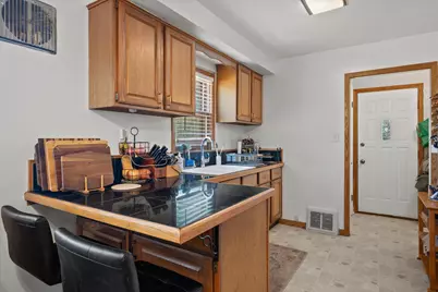 3476 S Ahmedi Ave, Milwaukee, WI 53207 - Photo 9