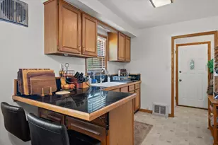 3476 S Ahmedi Ave, Milwaukee, WI 53207 - Photo 9