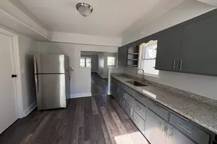 1017 E Pearson St, Milwaukee, WI 53202 - Photo 5