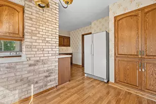 12555 Laurel Ln, Elm Grove, WI 53122 - Photo 13