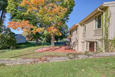 12555  Laurel Ln, Elm Grove, WI 53122 - Photo 47