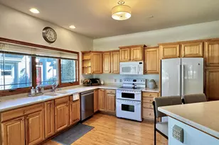493 Sutherland Cir, Oconomowoc, WI 53066 - Photo 5