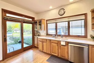 493 Sutherland Cir, Oconomowoc, WI 53066 - Photo 3