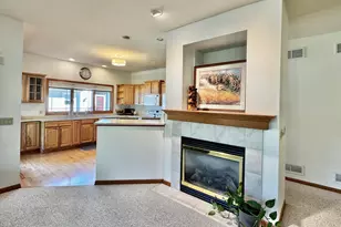493 Sutherland Cir, Oconomowoc, WI 53066 - Photo 7