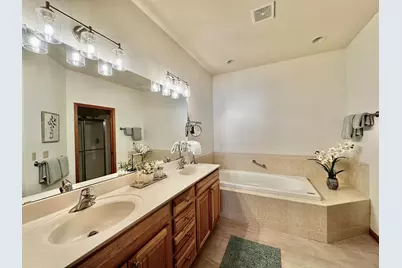 493  Sutherland Cir, Oconomowoc, WI 53066 - Photo 15
