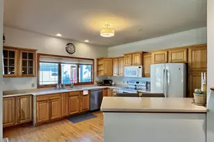 493 Sutherland Cir, Oconomowoc, WI 53066 - Photo 5