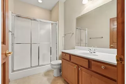 5364 S Butterfield Way, Greenfield, WI 53221 - Photo 21