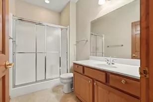 5364 S Butterfield Way, Greenfield, WI 53221 - Photo 21