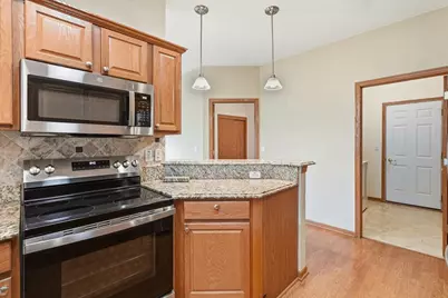 5364 S Butterfield Way, Greenfield, WI 53221 - Photo 5
