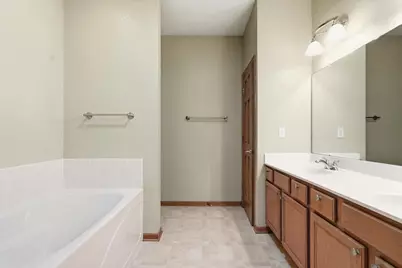5364 S Butterfield Way, Greenfield, WI 53221 - Photo 19