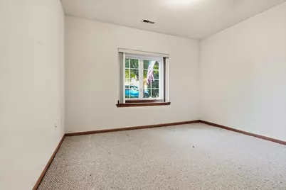 5364 S Butterfield Way, Greenfield, WI 53221 - Photo 13