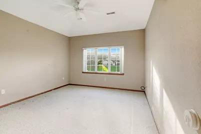 5364 S Butterfield Way, Greenfield, WI 53221 - Photo 11