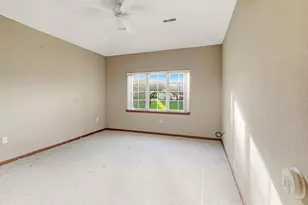 5364 S Butterfield Way, Greenfield, WI 53221 - Photo 11