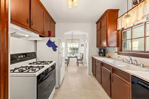 9220 Harding Blvd, Wauwatosa, WI 53226 - Photo 15