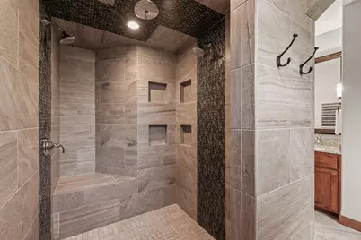 11542 N Creekside Ct, Mequon, WI 53092 - Photo 17