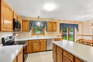 462 Deerwood Ct, Grafton, WI 53024 - Photo 7