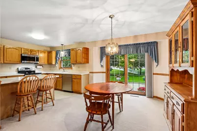462  Deerwood Ct, Grafton, WI 53024 - Photo 5