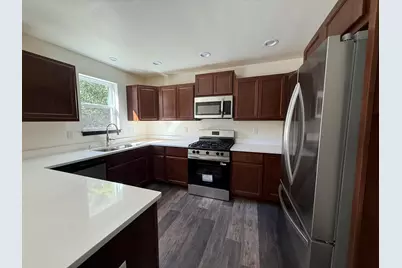2308  Finch Ct, Waukesha, WI 53189 - Photo 5