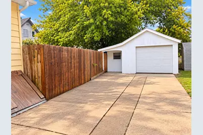 2063  Green St, Racine, WI 53402 - Photo 3