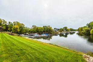 1351 Lauderdale Pl, Onalaska, WI 54650 - Photo 21