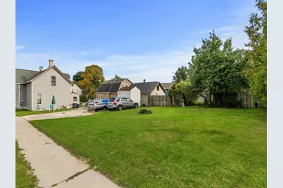 1602 S 10th St, Manitowoc, WI 54220 - Photo 5