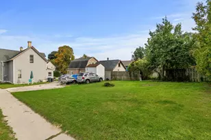 1602 S 10th St, Manitowoc, WI 54220 - Photo 5