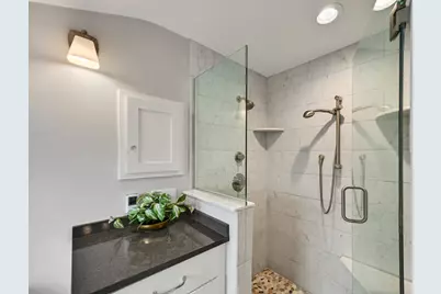2425 N 81st St, Wauwatosa, WI 53213 - Photo 23