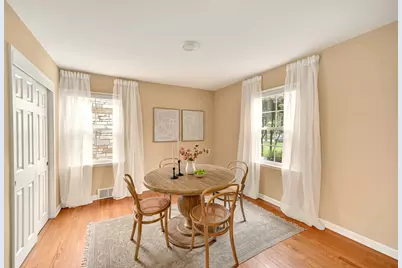 2425 N 81st St, Wauwatosa, WI 53213 - Photo 17