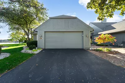 2301 W Dickinson Ct, Mequon, WI 53092 - Photo 27