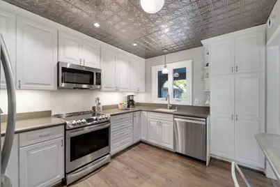 2301 W Dickinson Ct, Mequon, WI 53092 - Photo 13