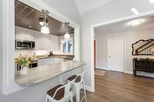2301 W Dickinson Ct, Mequon, WI 53092 - Photo 13