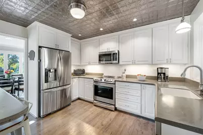 2301 W Dickinson Ct, Mequon, WI 53092 - Photo 9
