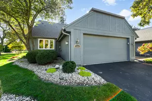 2301 W Dickinson Ct, Mequon, WI 53092 - Photo 29