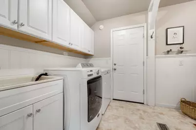 2301 W Dickinson Ct, Mequon, WI 53092 - Photo 21