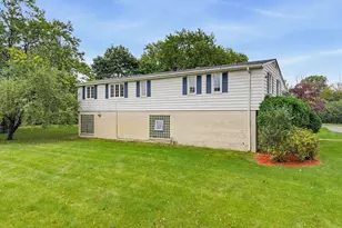 7320 N Pheasant Ln, River Hills, WI 53217 - Photo 3