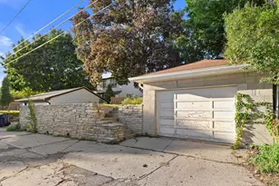 6215 W Arthur Ave, West Allis, WI 53219 - Photo 31