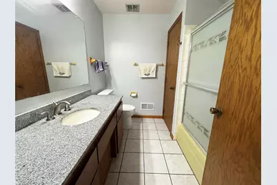 670  Hillcrest Dr, Brookfield, WI 53186 - Photo 21
