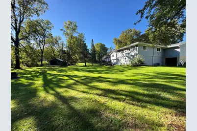 670  Hillcrest Dr, Brookfield, WI 53186 - Photo 9