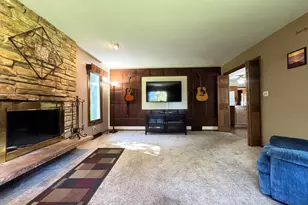 670 Hillcrest Dr, Brookfield, WI 53186 - Photo 15