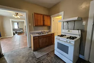 1605 Phillips Ave, Racine, WI 53403 - Photo 3